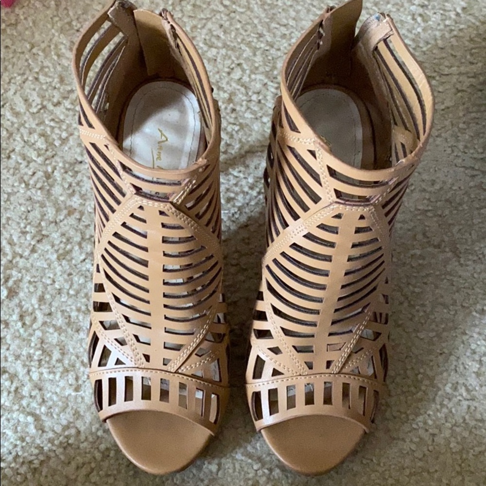 *SOLD* boots heels open toe in Caramel